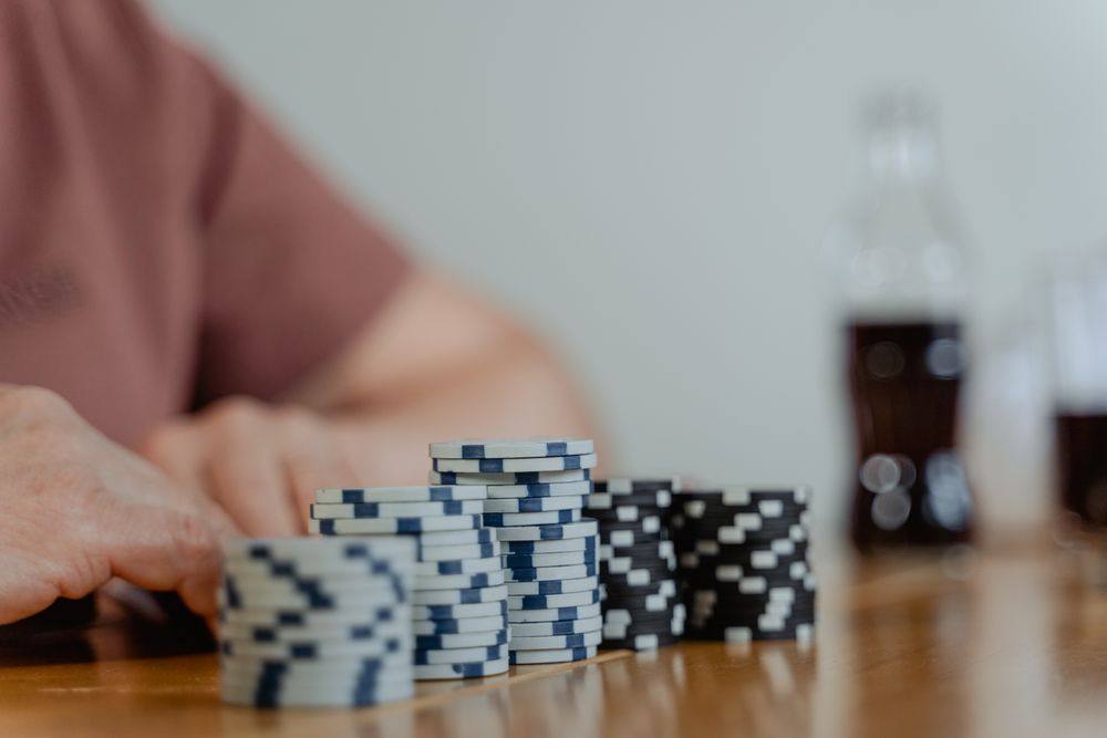 Keping poker tersusun rapi